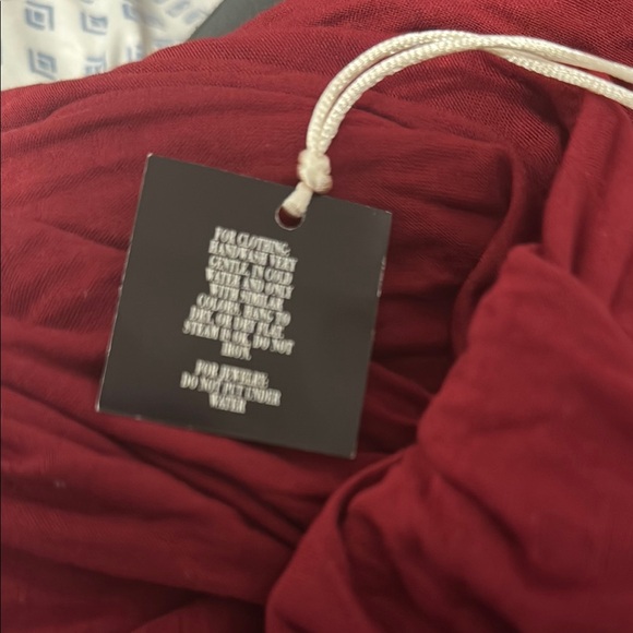 Elegant Red Halter Dress - Picture 4 of 4